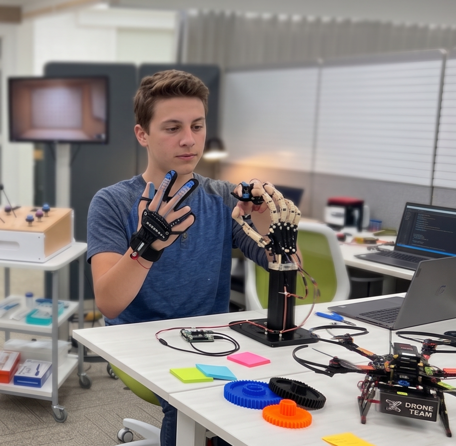Robotic hand solo